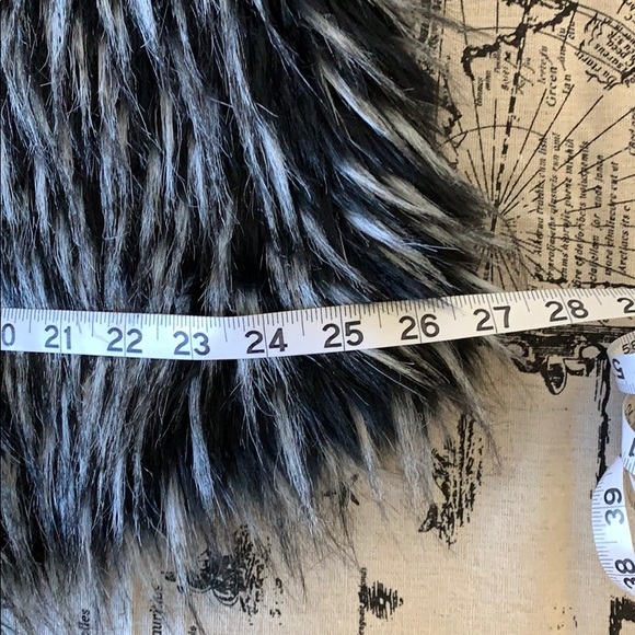 NWOT Snowcat Caplet Faux Fur Shrug Cape OS - Picture 9 of 9